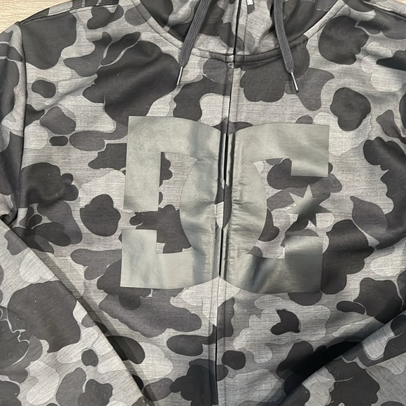 DC Camo hoodie. Size L. NWOT. - Picture 3 of 7